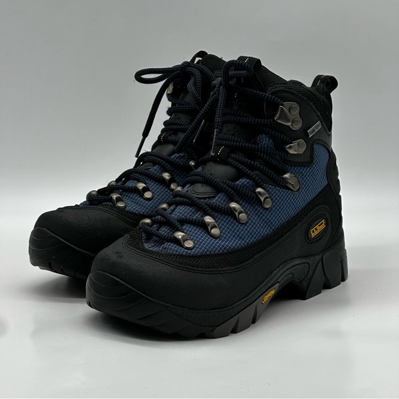 L. L. Bean boots. Size 7 Wide - Picture 3 of 9